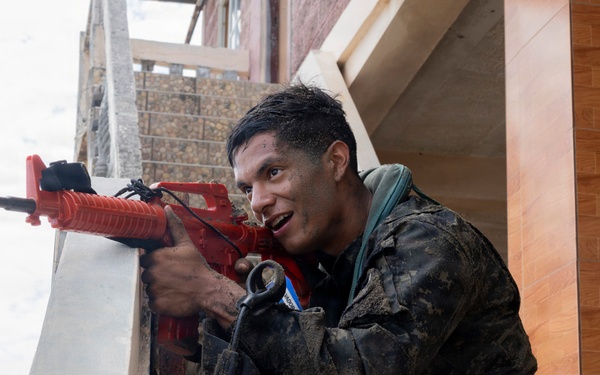 U.S. Marines, Salvadoran marines rehearse proper beach landing techniques and close quarter tactics during CENTAM Guardian 2026