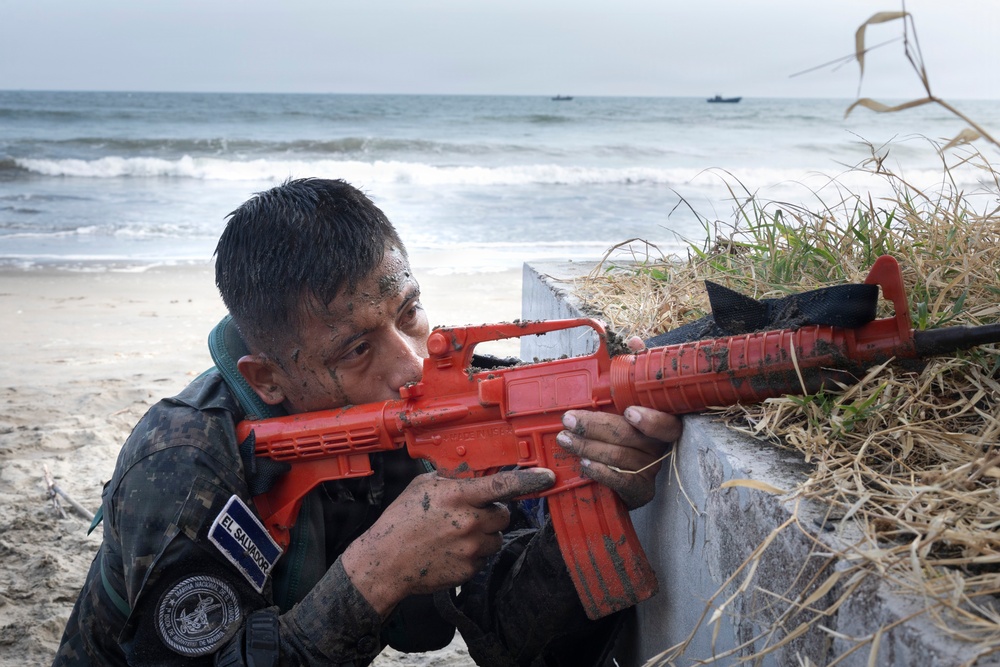 U.S. Marines, Salvadoran marines rehearse proper beach landing techniques and close quarter tactics during CENTAM Guardian 2026