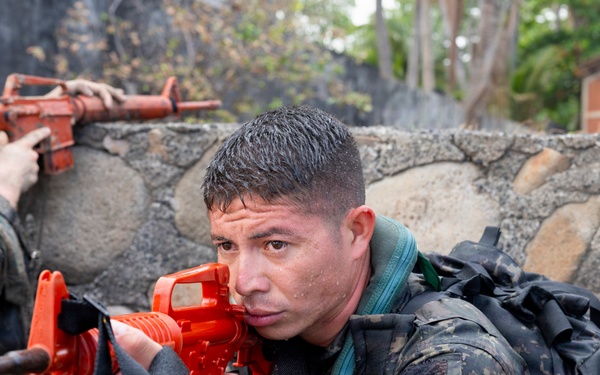 U.S. Marines, Salvadoran marines rehearse proper beach landing techniques and close quarter tactics during CENTAM Guardian 2026