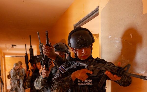 U.S. Marines, Salvadoran marines rehearse proper beach landing techniques and close quarter tactics during CENTAM Guardian 2026