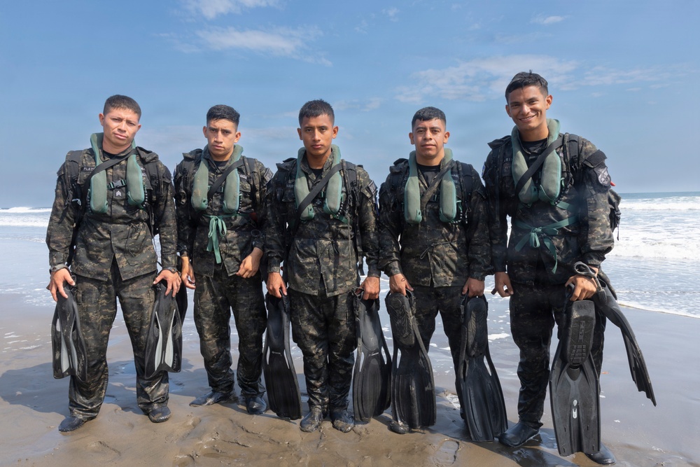U.S. Marines, Salvadoran marines rehearse proper beach landing techniques and close quarter tactics during CENTAM Guardian 2026