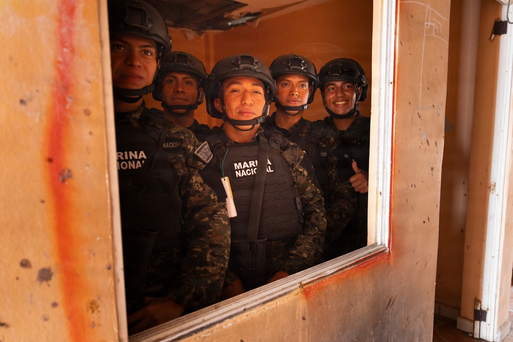 U.S. Marines, Salvadoran marines rehearse proper beach landing techniques and close quarter tactics during CENTAM Guardian 2026