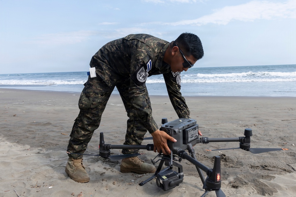 U.S. Marines, Salvadoran marines rehearse proper beach landing techniques and close quarter tactics during CENTAM Guardian 2026
