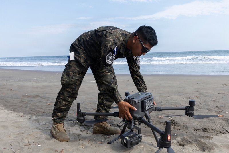 U.S. Marines, Salvadoran marines rehearse proper beach landing techniques and close quarter tactics during CENTAM Guardian 2026