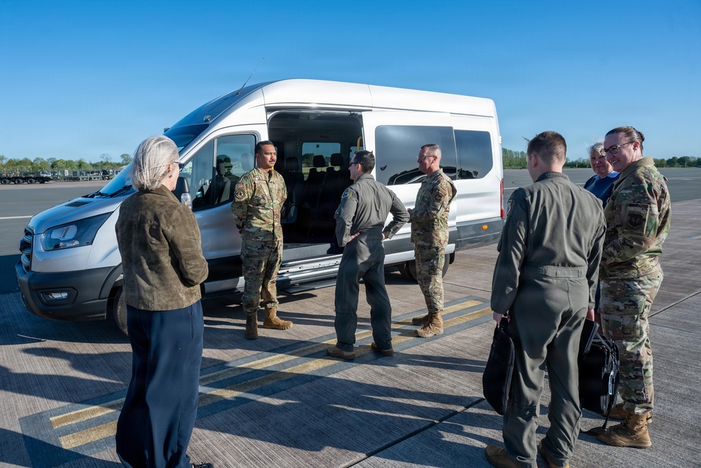 501 CSW Hosts Third Air Force Commander
