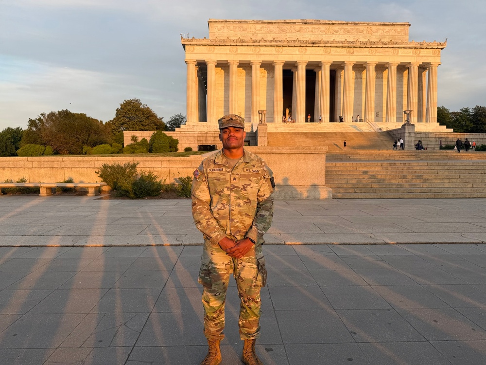Joint Task Force DC Partners with Secret Service on the National Mall Following Armed Incident Treat