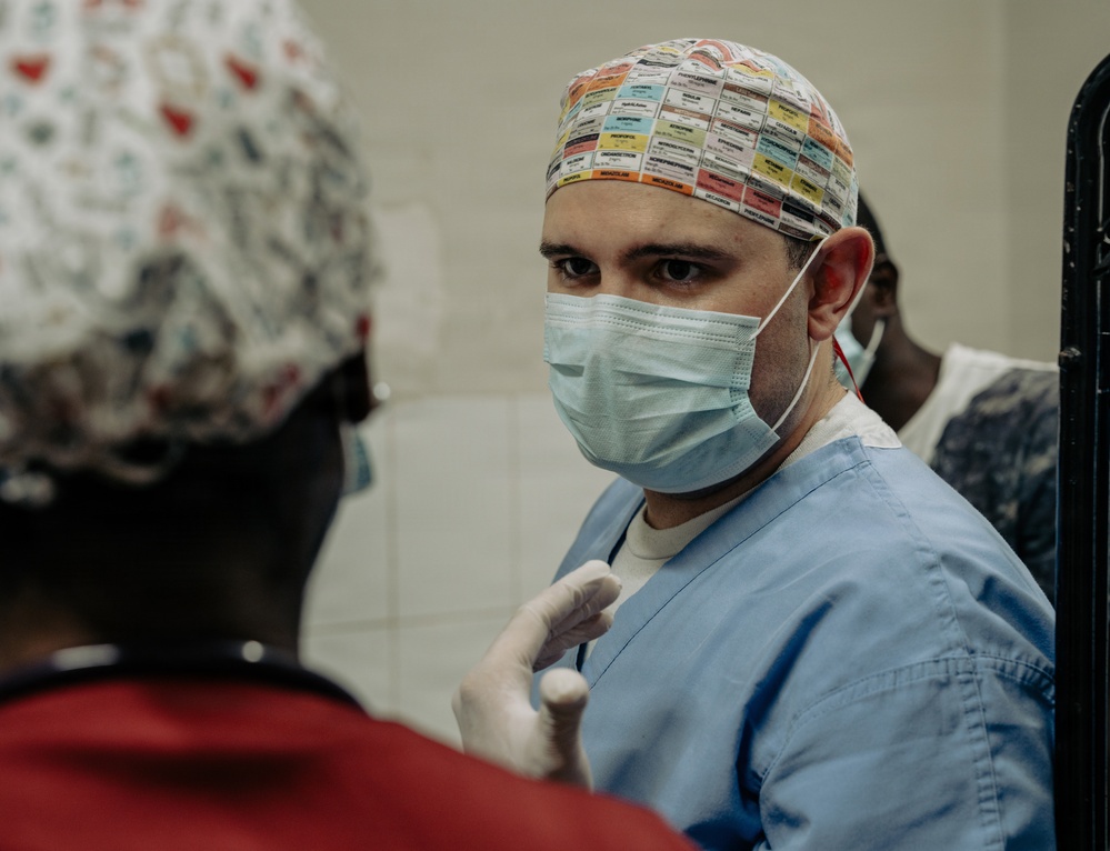 US, Senegal medical teams collaborate in an emergency room during African Lion 2026