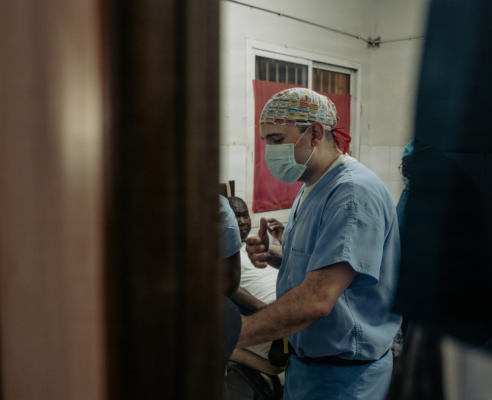 US, Senegal medical teams collaborate in an emergency room during African Lion 2026