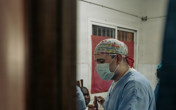 US, Senegal medical teams collaborate in an emergency room during African Lion 2026