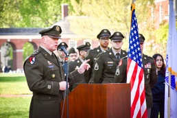 Lt. Ge. Robert Harter, Chief of Army Reserve leads oath
