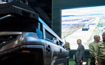 The Commandant, Gen. Eric M. Smith walks the Modern Day Marine Floor
