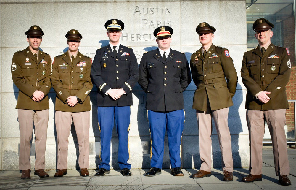 Harrisburg Battalion Soldiers pose for picture at Army Reserve 118th Birthday