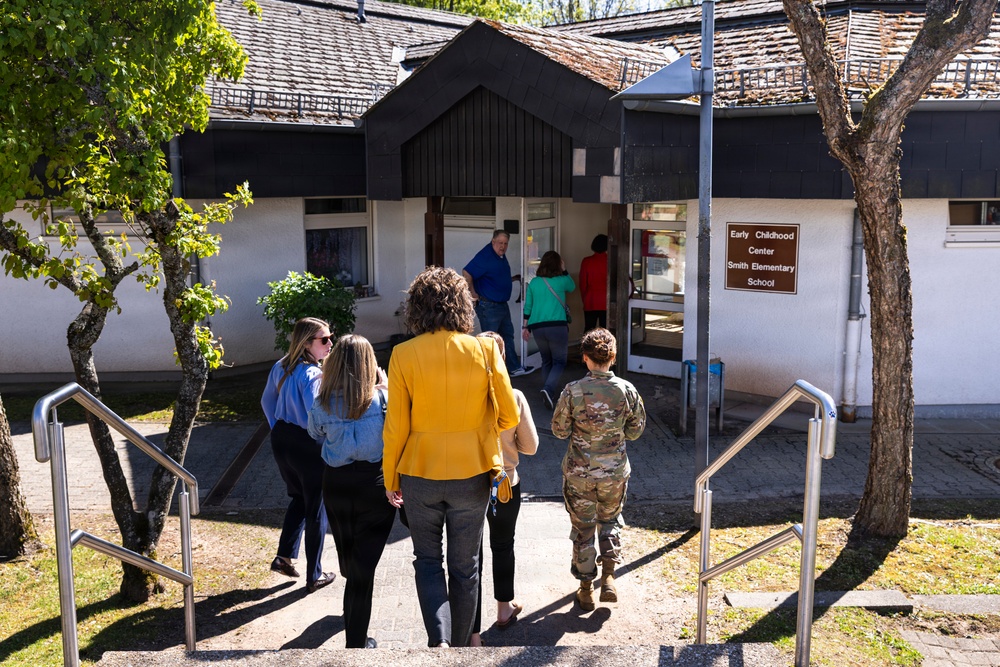 1st Battalion, 10th Special Forces Group (Airborne) tour their new home at Baumholder, Germany