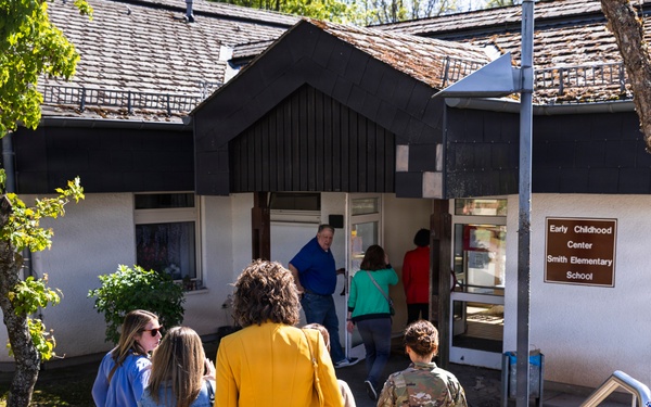 1st Battalion, 10th Special Forces Group (Airborne) tour their new home at Baumholder, Germany