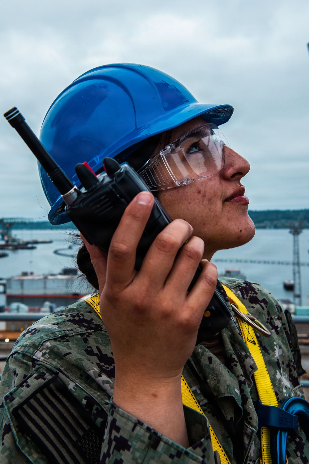 Ronald Reagan Sailors Install Antennas On The Mast