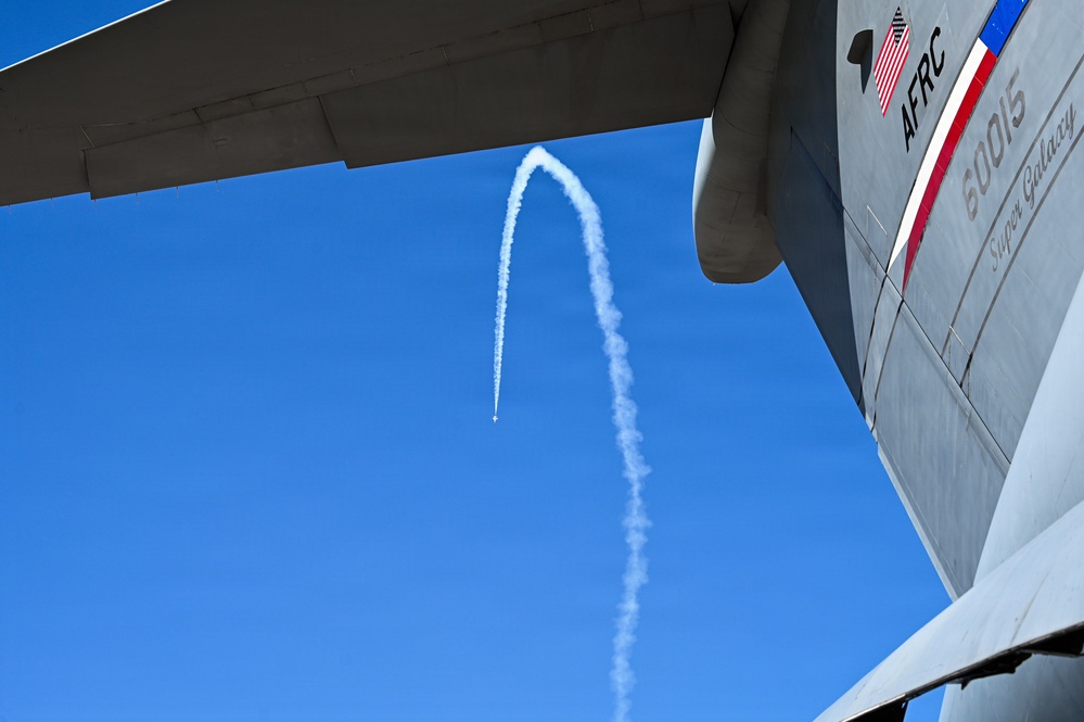 Airpower on Display: Thunderbirds Fly over C-5M Super Galaxy at JBSA