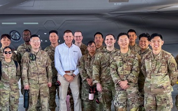 LEAP Scholars integrate with the 187th Fighter Wing