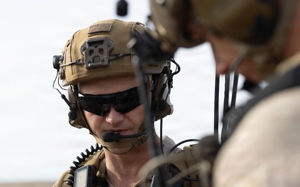Marines coordinate close air support during Exercise Garnet Rattler