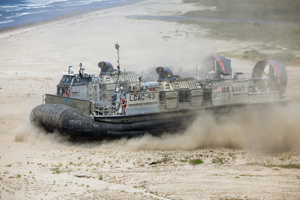 1st Maintenance Bn. executes LCAC operations during a FEX