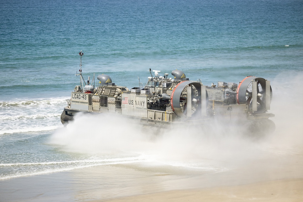 1st Maintenance Bn. executes LCAC operations during a FEX