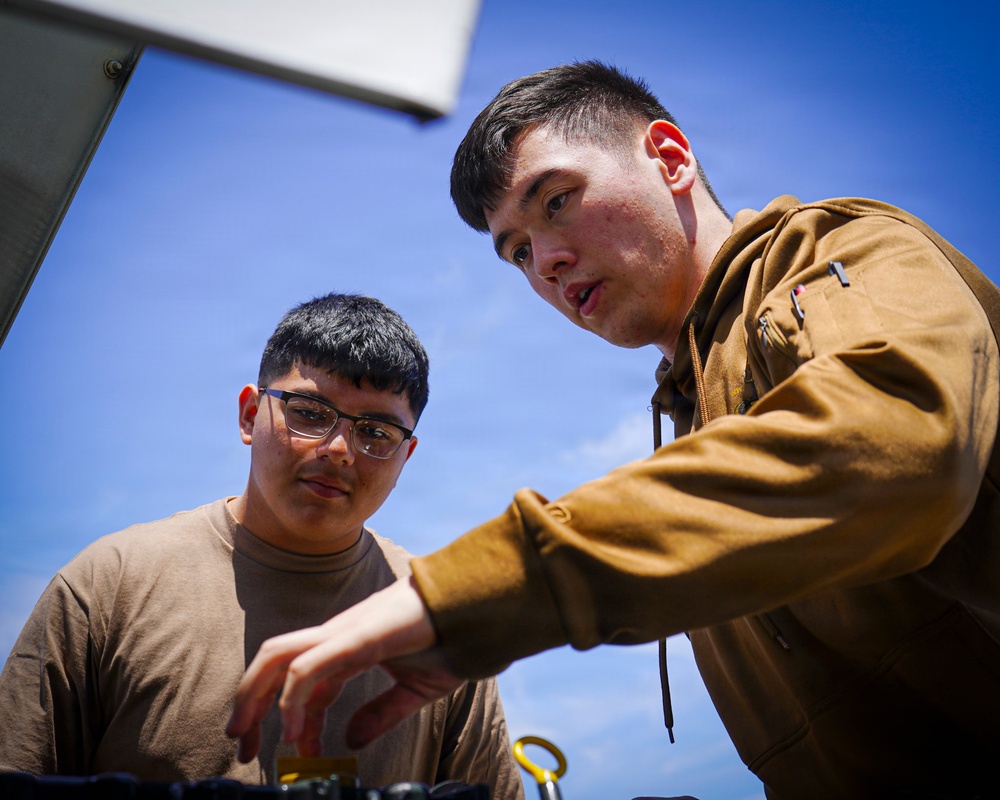 VP-26 Tridents Conduct Routine Inspection