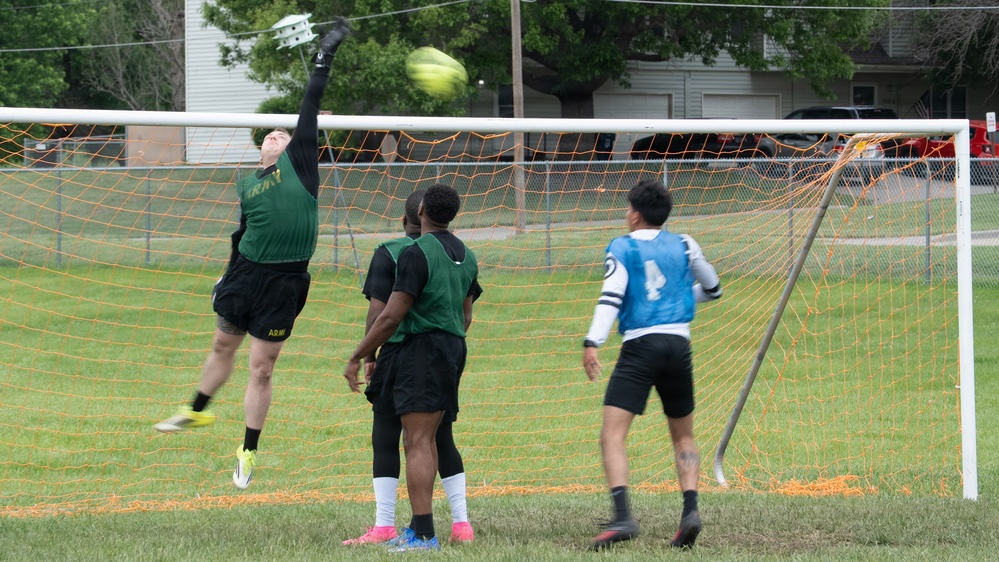 Soldiers of 1ID compete in Victory Week