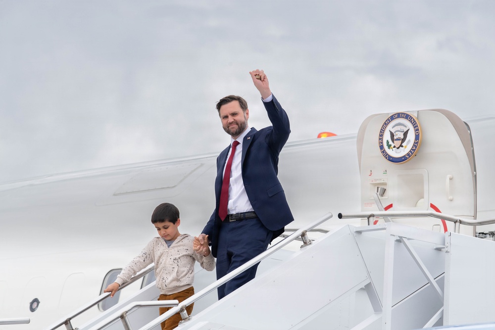 Vice President Vance visits 132d Wing