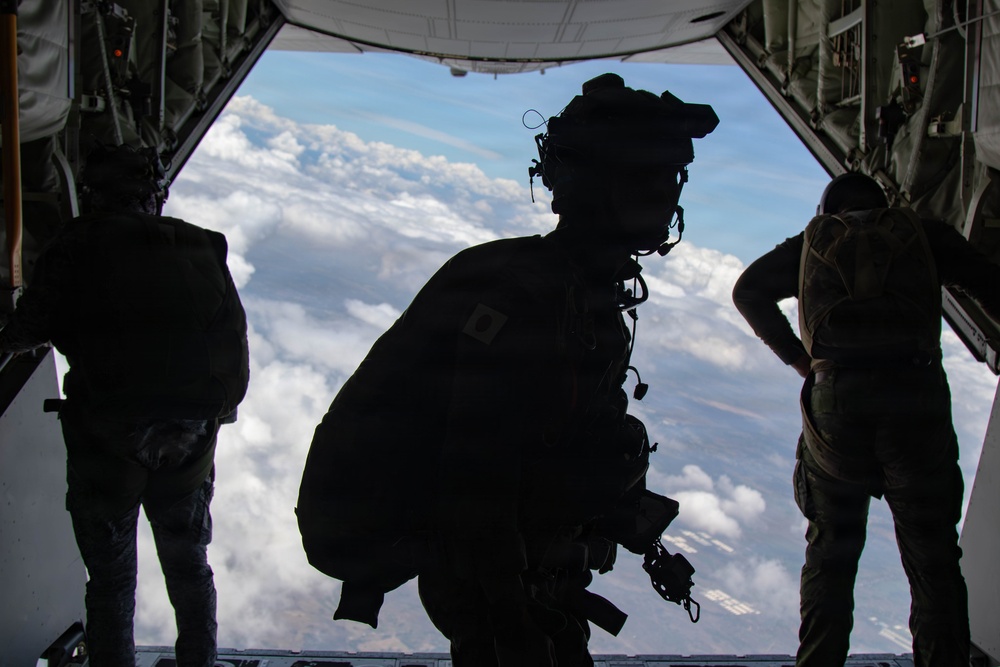 Balikatan 2026: U.S., Philippine special operators execute friendship jumps
