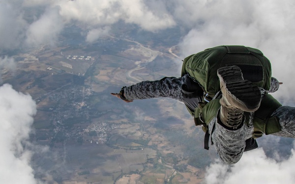 Balikatan 2026: U.S., Philippine special operators execute friendship jumps