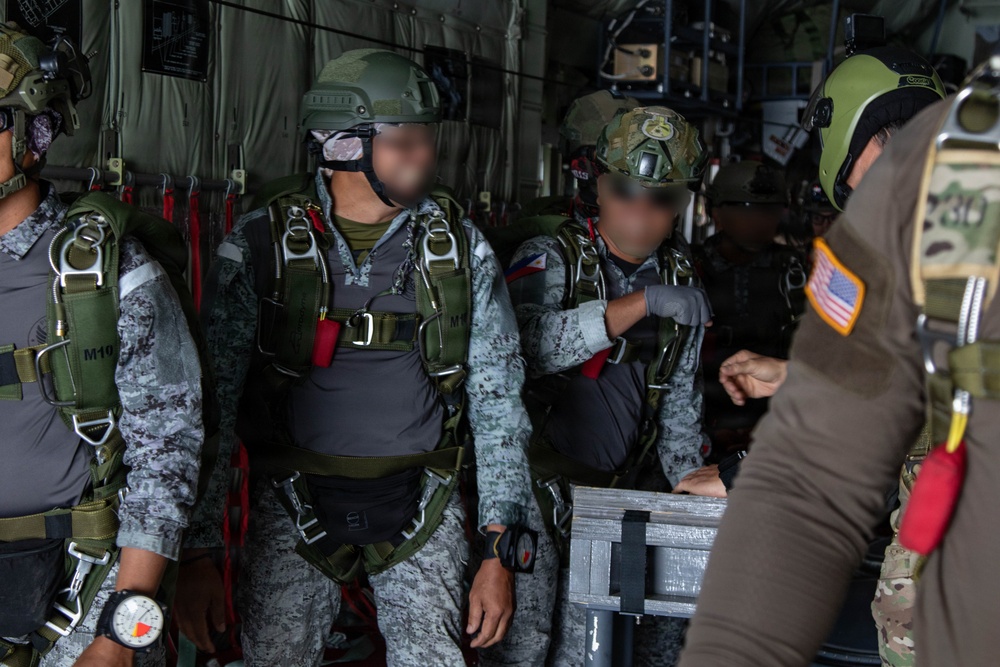 Balikatan 2026: U.S., Philippine special operators execute friendship jumps