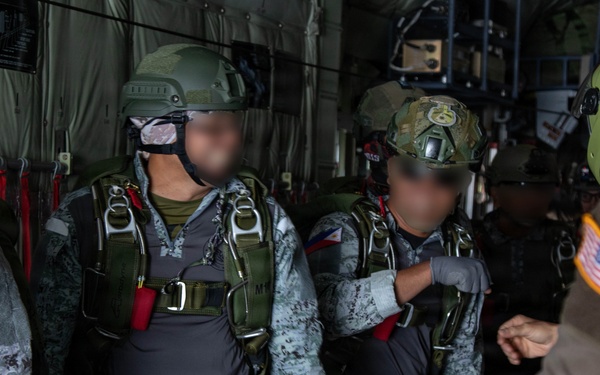 Balikatan 2026: U.S., Philippine special operators execute friendship jumps