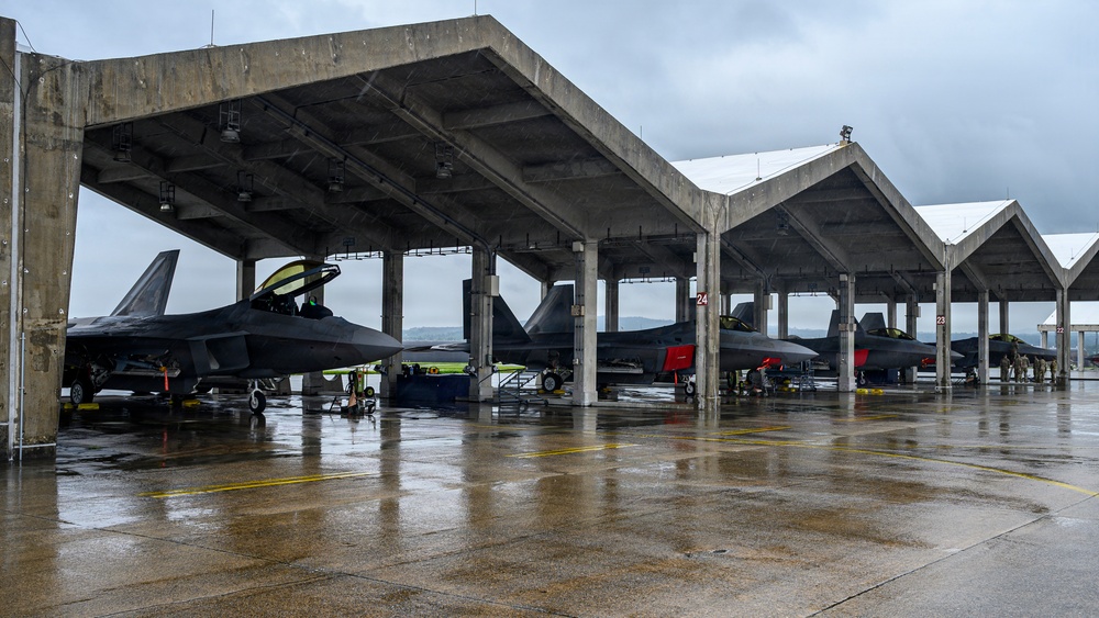 F-22 Raptors arrive at Kadena, strengthen Indo-Pacific airpower