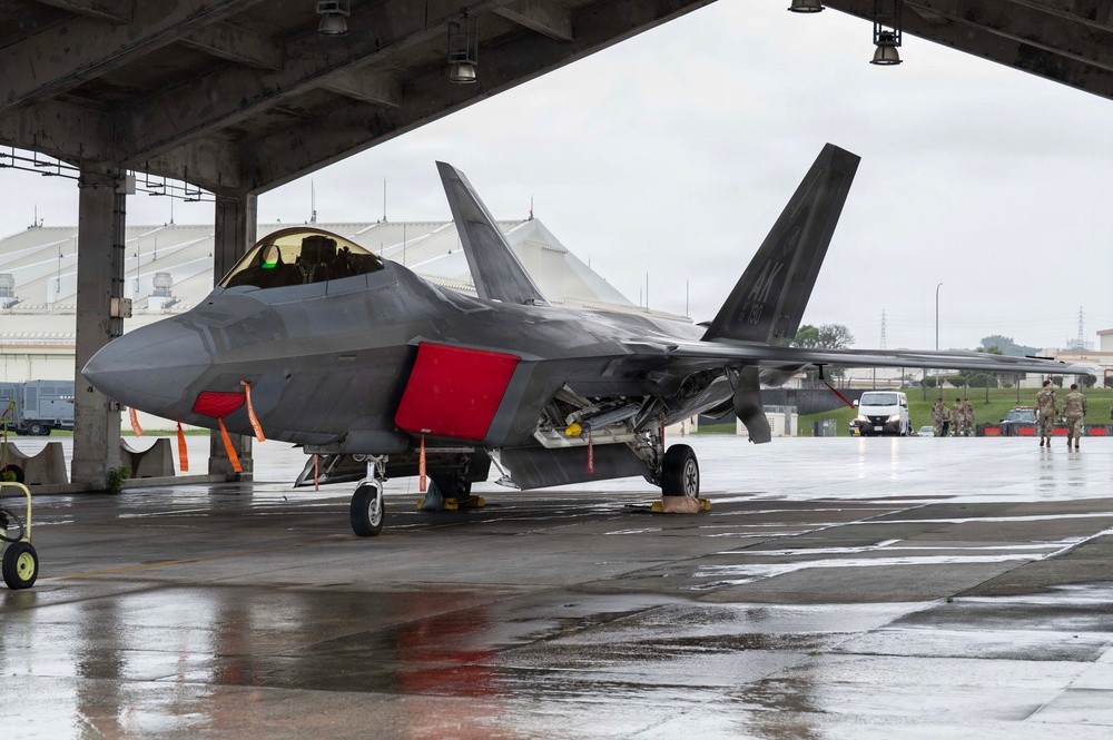 F-22 Raptors arrive at Kadena, strengthen Indo-Pacific airpower
