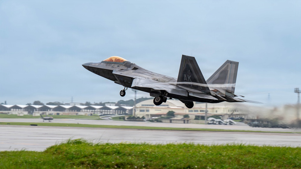 F-22 Raptors arrive at Kadena, strengthen Indo-Pacific airpower