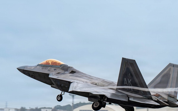 F-22 Raptors arrive at Kadena, strengthen Indo-Pacific airpower