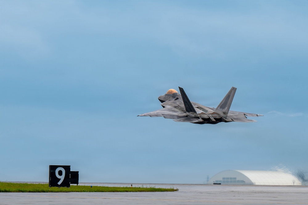 F-22 Raptors arrive at Kadena, strengthen Indo-Pacific airpower