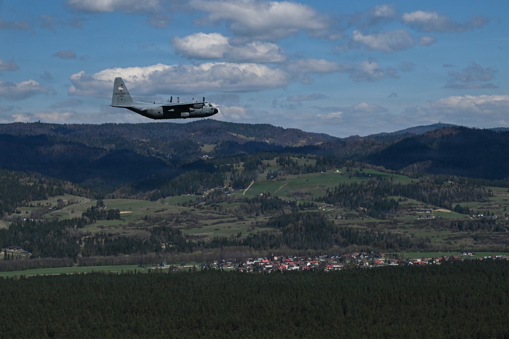 Supply from the sky: U.S., Polish Airmen strengthen Allied airlift capabilities during exercise Hussar Saber 26-1