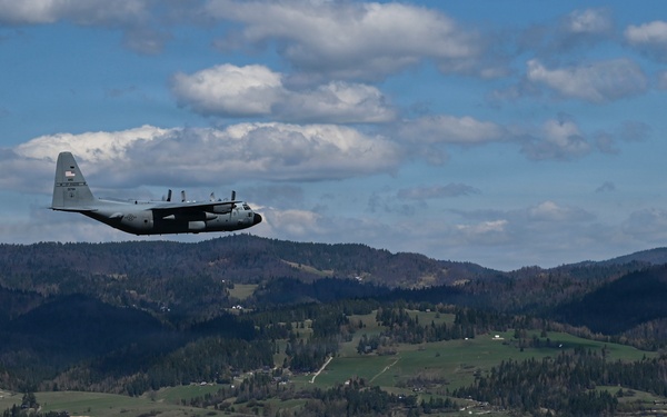 Supply from the sky: U.S., Polish Airmen strengthen Allied airlift capabilities during exercise Hussar Saber 26-1
