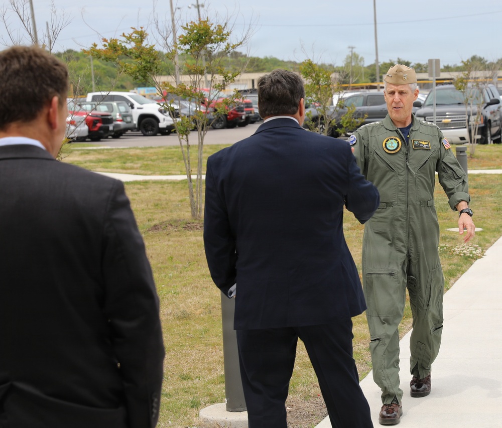 Commander US Pacific Fleet visits Chamberlain Hall Hefti GLOC for operational briefings.