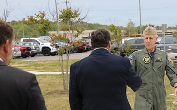 Commander US Pacific Fleet visits Chamberlain Hall Hefti GLOC for operational briefings.