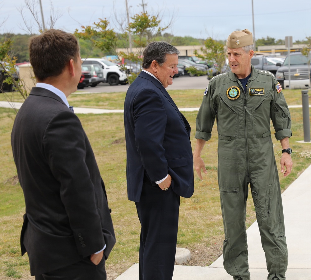 Command US Pacific Fleet Visits Chamberlain hall, Hefti GLOC.
