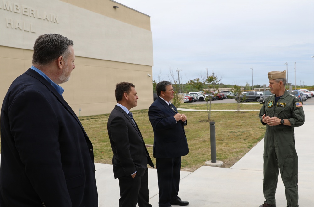 Commander US Pacific Fleet visits Chamberlain Hall, Hefti GLOC.