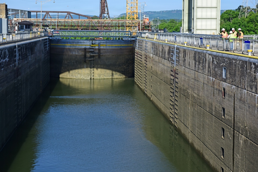 Lee Forsgren receives Chickamauga Lock Replacement Project update