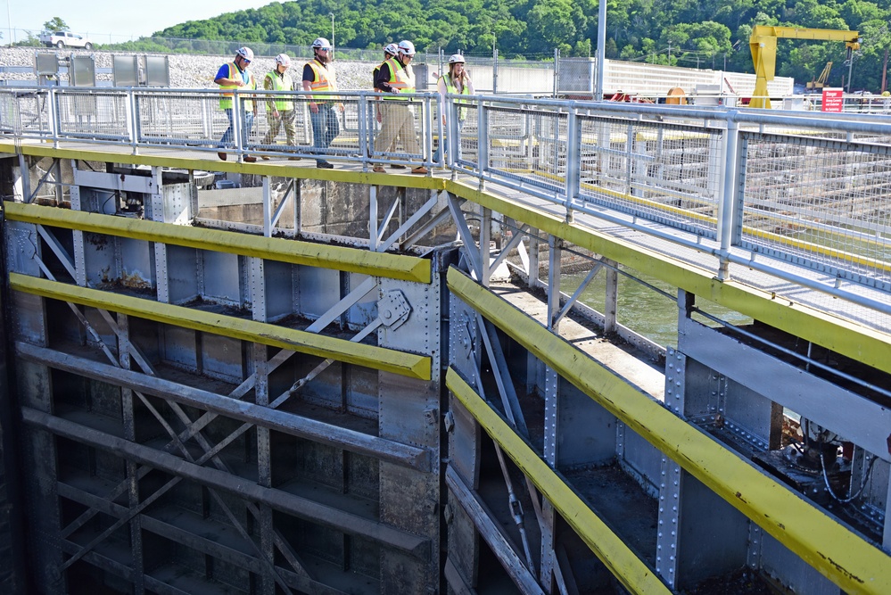 Lee Forsgren receives Chickamauga Lock Replacement Project update