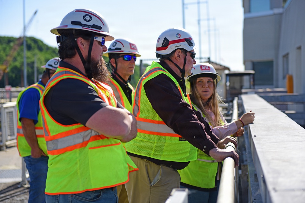 Lee Forsgren receives Chickamauga Lock Replacement Project update