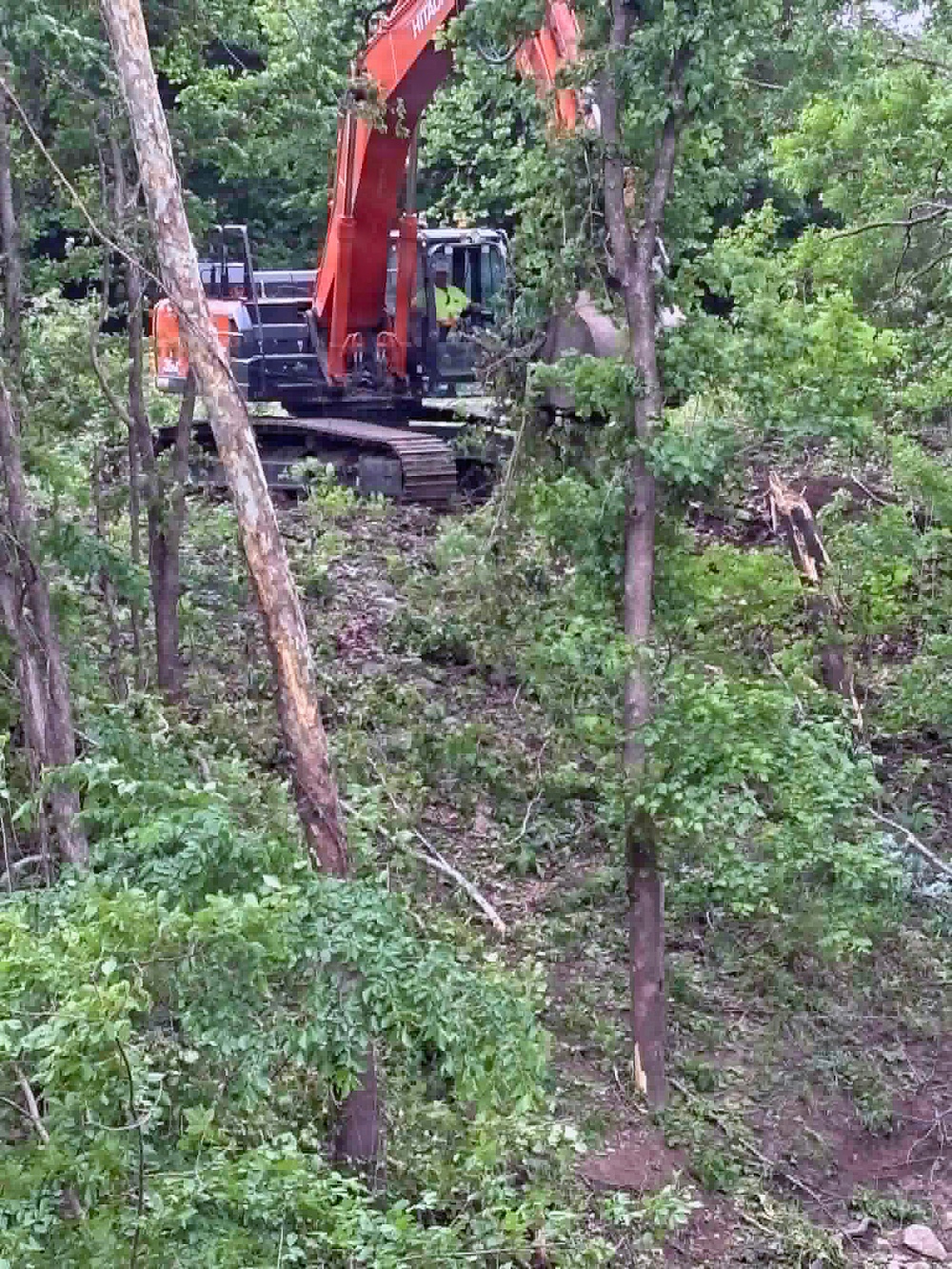 Tulsa District hub crews conducts erosion control work near Newt Graham Lock and Dam