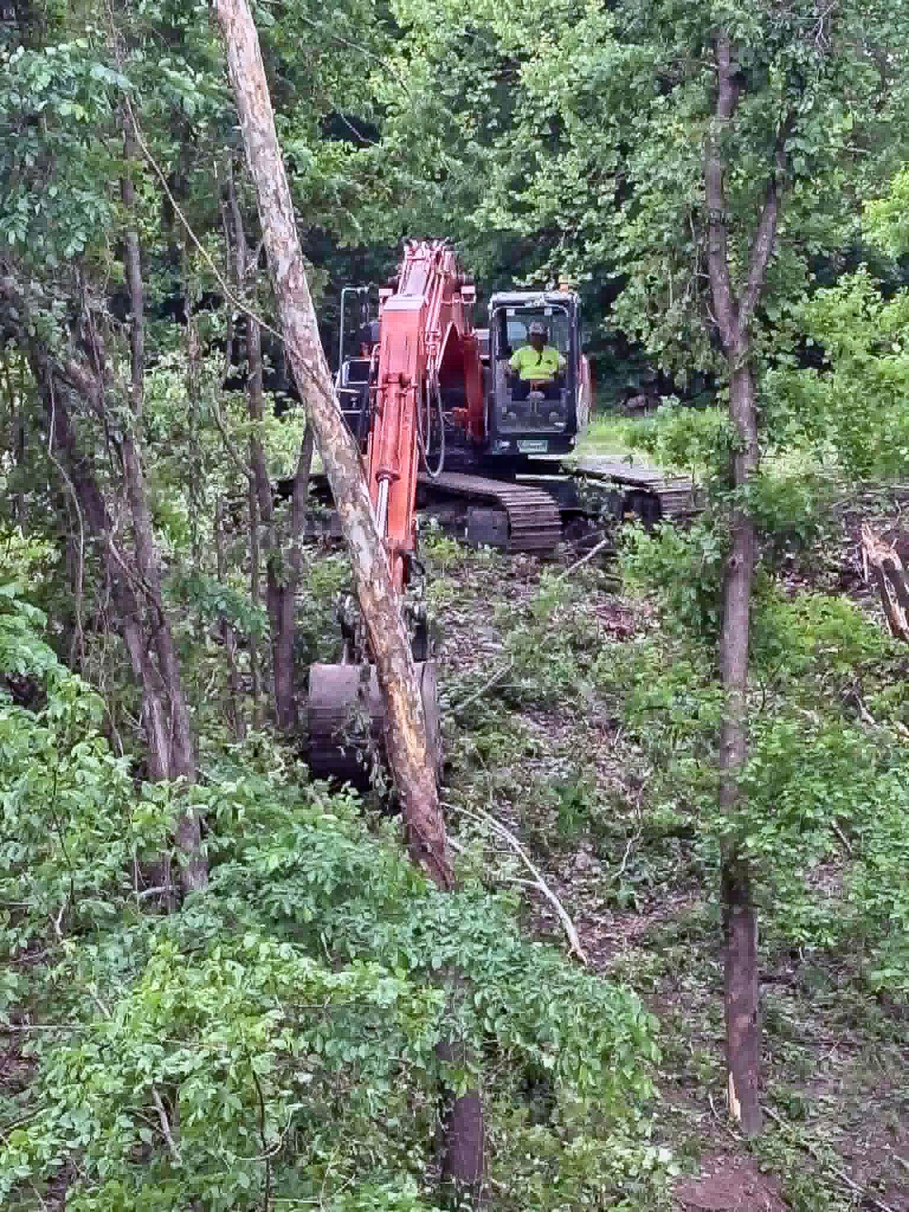 Tulsa District hub crew conducts erosion control work near Newt Graham Lock and Dam