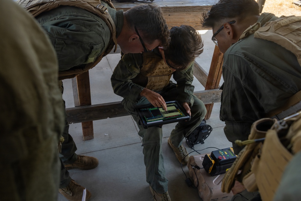 7th ESB EOD technicians participate in an exploitation range