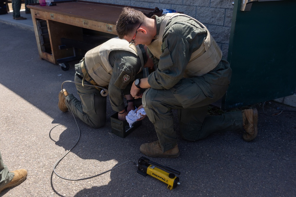 7th ESB EOD technicians participate in an exploitation range