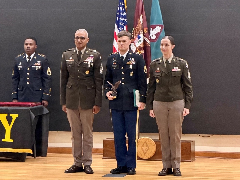 Munson NCO earns prestigious Army leadership award at Senior Leader Course